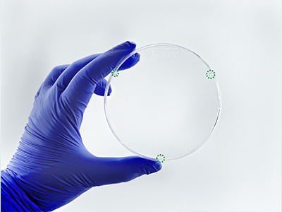 皿蓋內(nèi)設(shè)透氣棱，確保無菌的同時(shí)利于氣體交換